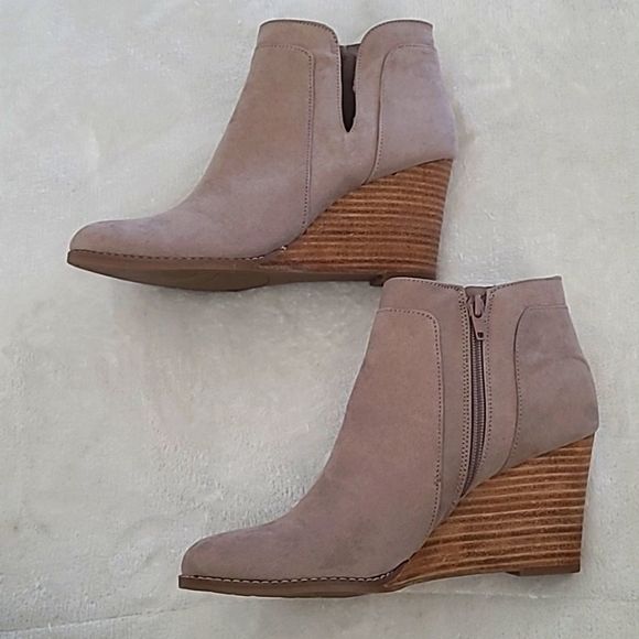 Madden Girl Greteel Wedge Bootie 8.5 Womens Hidden Heel Beige Closed Toe 3 Boho - Picture 1 of 14